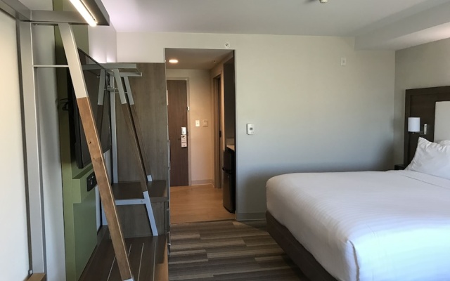 photo 3 of Holiday Inn Express & Suites Miami Airport East, an IHG Hotel