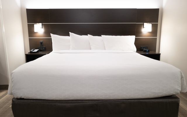photo 3 of Holiday Inn Express & Suites Franklin - Berry Farms by IHG