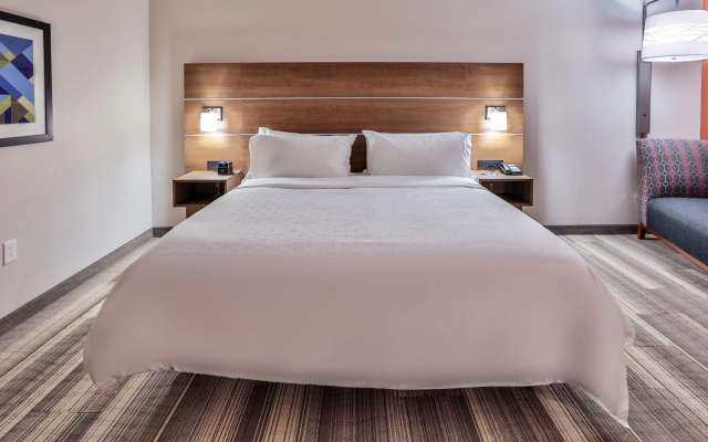 photo 5 of Holiday Inn Express & Suites Nashville Metrocenter Downtown by IHG