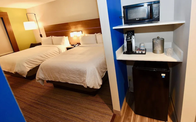 photo 5 of Holiday Inn Express & Suites Perryville I-55