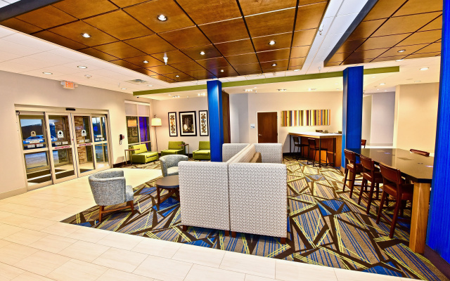 photo 2 of Holiday Inn Express & Suites Perryville by IHG