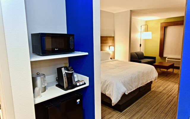 photo 3 of Holiday Inn Express & Suites Perryville by IHG