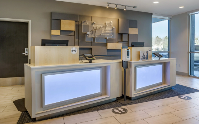 photo 4 of Holiday Inn Express & Suites Phoenix Dwtn - State Capitol by IHG