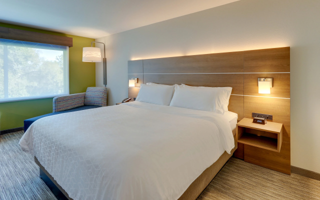 photo 4 of Holiday Inn Express & Suites Roanoke – Civic Center by IHG