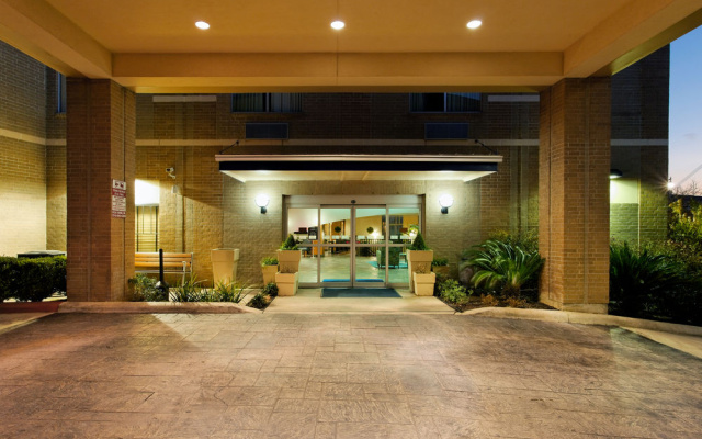 photo 2 of Holiday Inn Express Hotel & Suites San Antonio - Rivercenter Area