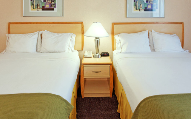 photo 5 of Holiday Inn Express Hotel & Suites San Antonio - Rivercenter Area