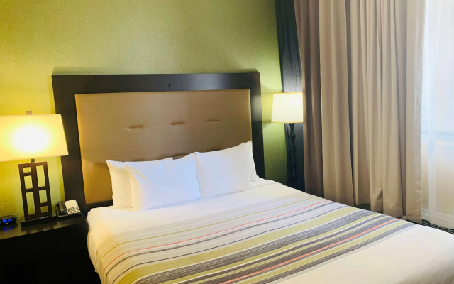 photo 3 of Holiday Inn Express & Suites San Jose Silicon Valley, an IHG Hotel