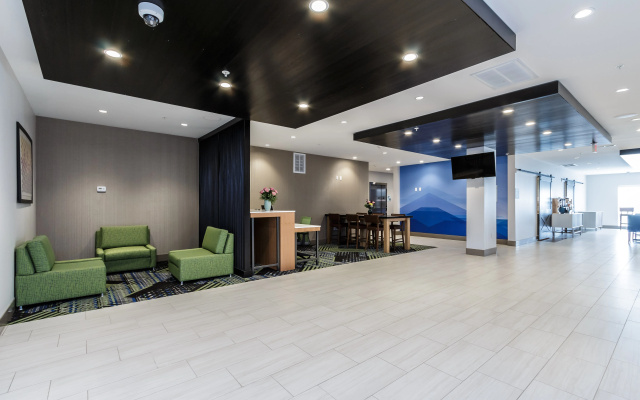 photo 2 of Holiday Inn Express & Suites - South Bend Casino by IHG