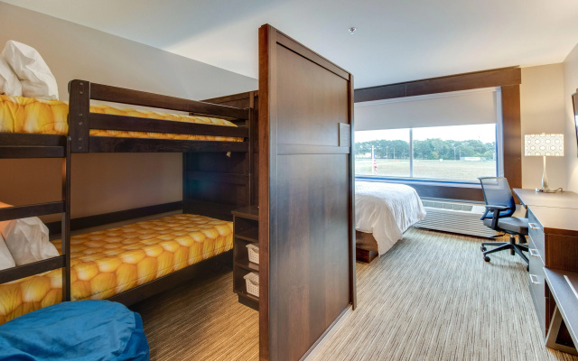 photo 4 of Holiday Inn Express & Suites Union City by IHG