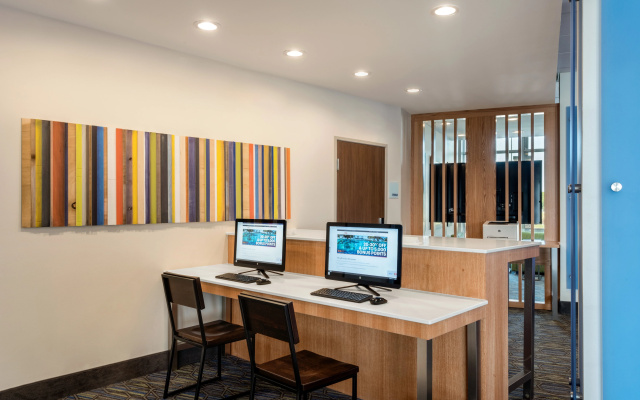 photo 3 of Holiday Inn Express & Suites West Des Moines - Jordan Creek by IHG