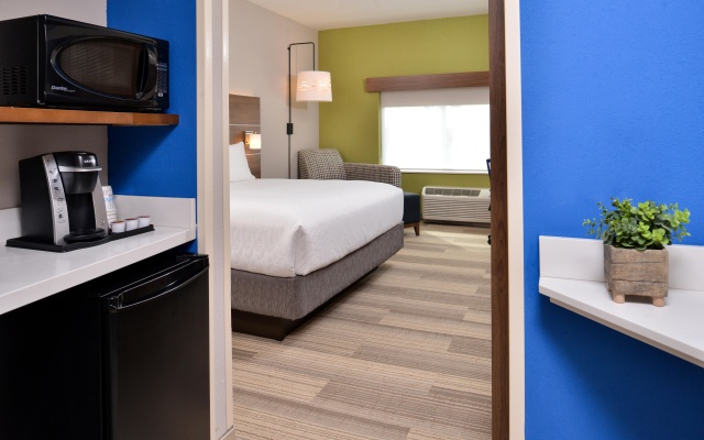 photo 3 of Holiday Inn Express & Suites West Melbourne, an IHG Hotel