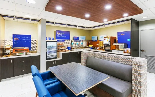 photo 2 of Holiday Inn Express Sulphur