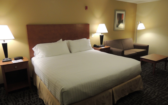 photo 2 of Holiday Inn Express & Suites Birmingham Trussville by IHG