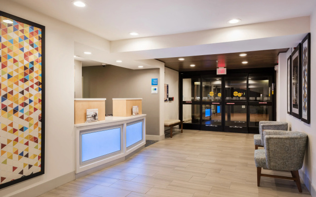 photo 2 of Holiday Inn Express Warrenton by IHG