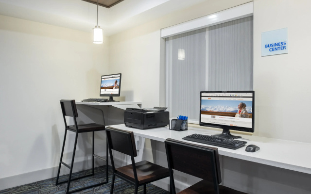photo 4 of Holiday Inn Express Warrenton by IHG