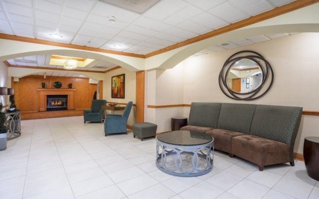 photo 2 of Holiday Inn Express Hotel & Suites Woodbridge by IHG