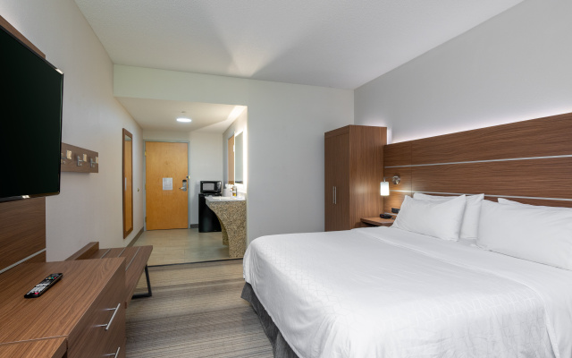 photo 4 of Holiday Inn Express Hotel & Suites Woodbridge by IHG