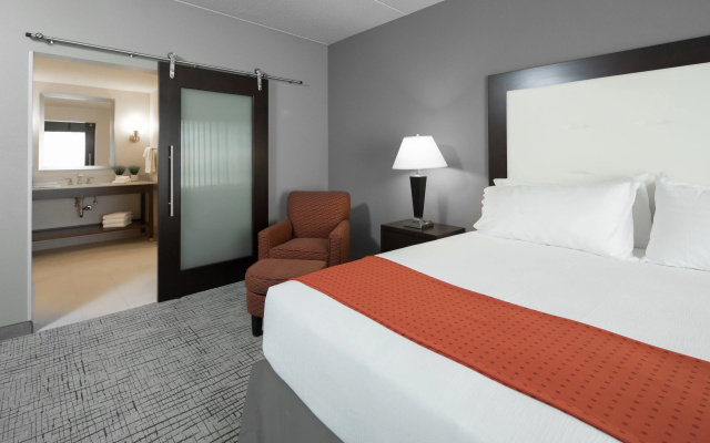 photo 5 of Holiday Inn Hotel & Suites Davenport by IHG