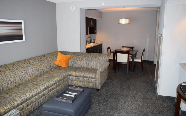 photo 4 of Holiday Inn Hotel & Suites East Peoria by IHG