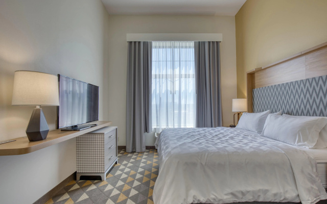 photo 4 of Holiday Inn Hotel & Suites Madison West - Middleton by IHG
