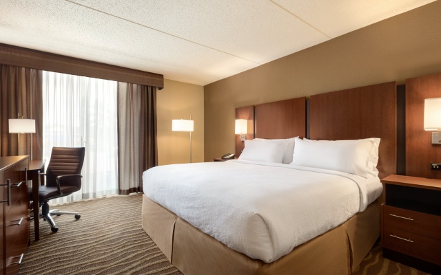 photo 5 of Holiday Inn Hotel And Suites Des Moines North