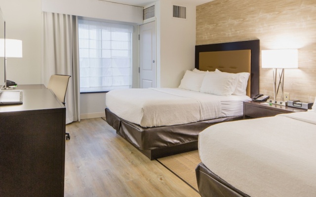 photo 5 of Holiday Inn & Suites Bloomington-Airport