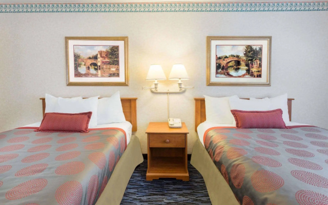 photo 3 of Holiday Inn Hotel & Suites Seattle-kent