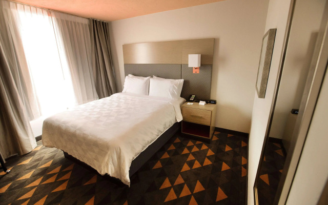 photo 3 of Wyndham Houston Hobby Airport