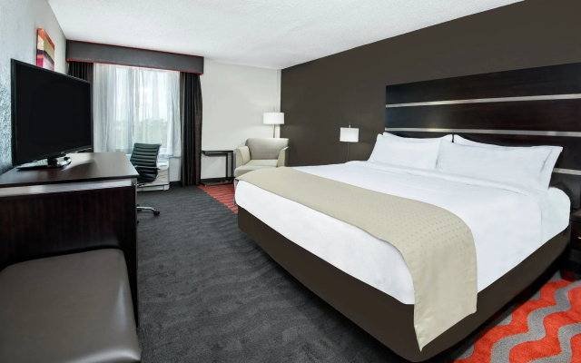 photo 3 of Holiday Inn Houston South West Highway 59