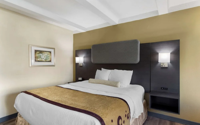 photo 4 of Holiday Inn Huntsville - West