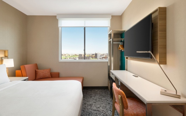 photo 3 of Holiday Inn Long Island City - LaGuardia West