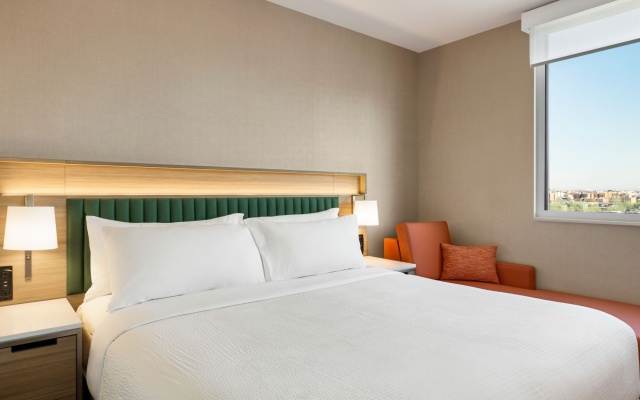 photo 4 of Holiday Inn Long Island City - LaGuardia West