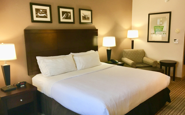 photo 5 of Holiday Inn Louisville Airport - Fair/Expo by IHG