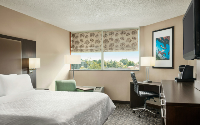 photo 3 of Holiday Inn Louisville East - Hurstbourne by IHG