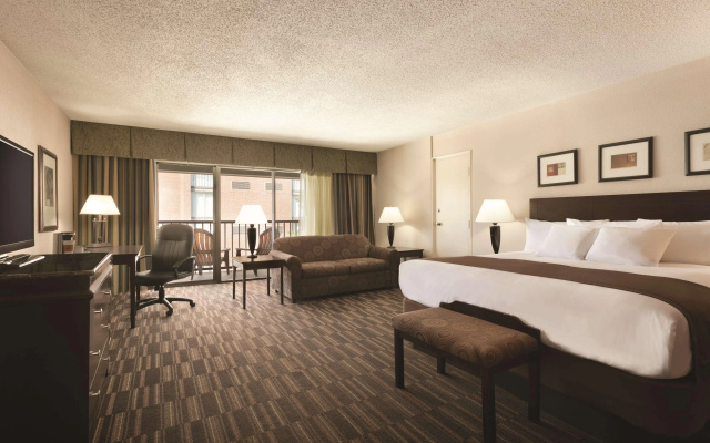 photo 3 of Radisson Hotel Louisville North