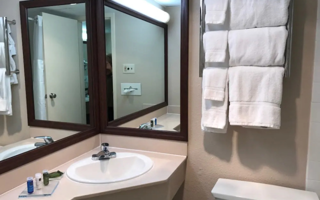 photo 4 of Holiday Inn Louisville-north (clarksville)