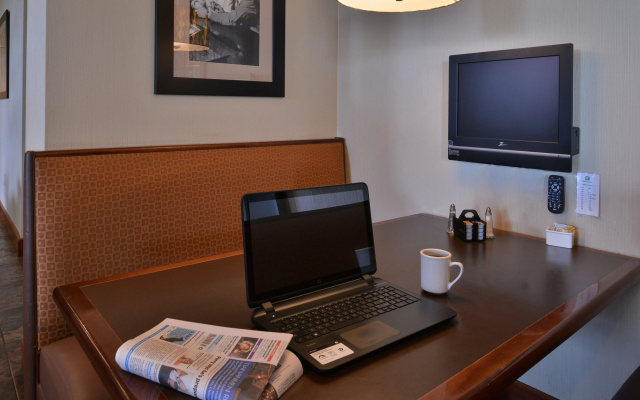 photo 4 of Holiday Inn Madison at The American Center by IHG