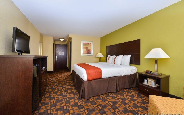 photo 3 of Holiday Inn Mt. Prospect Chicago