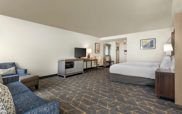 photo 4 of Holiday Inn & Suites Oakland Airport by IHG