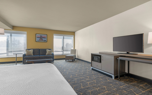 photo 5 of Holiday Inn & Suites Oakland Airport by IHG