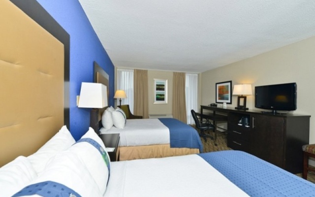 photo 4 of DoubleTree by Hilton Raleigh Midtown