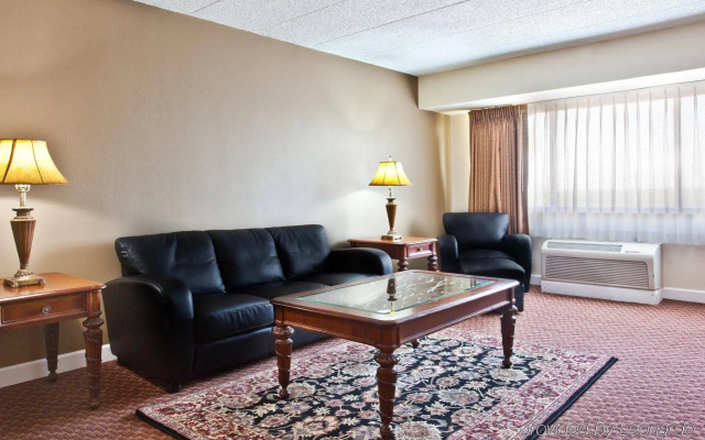 photo 3 of Holiday Inn Rolling Mdws-Schaumburg Area
