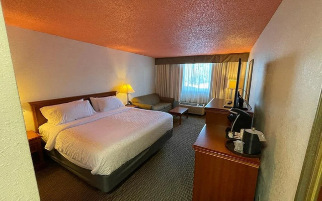 photo 4 of Cortina Inn