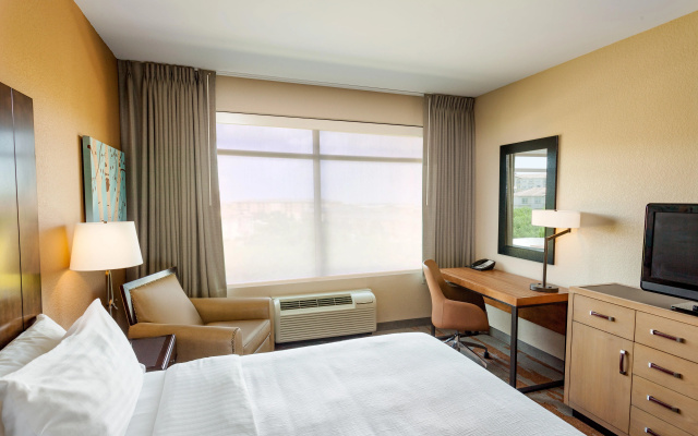 photo 3 of Holiday Inn San Antonio Northwest - SeaWorld Area