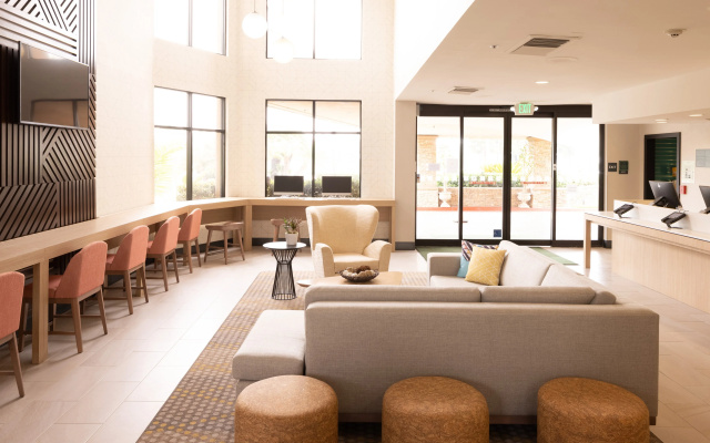 photo 2 of Holiday Inn Santa Ana-Orange Co. Arpt by IHG