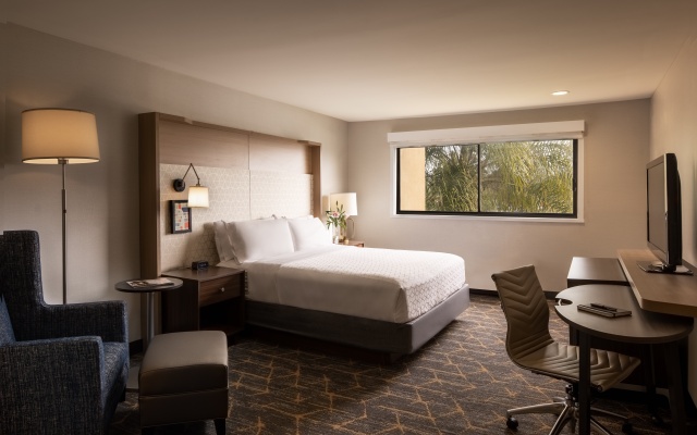 photo 3 of Holiday Inn Santa Ana-Orange Co. Arpt by IHG