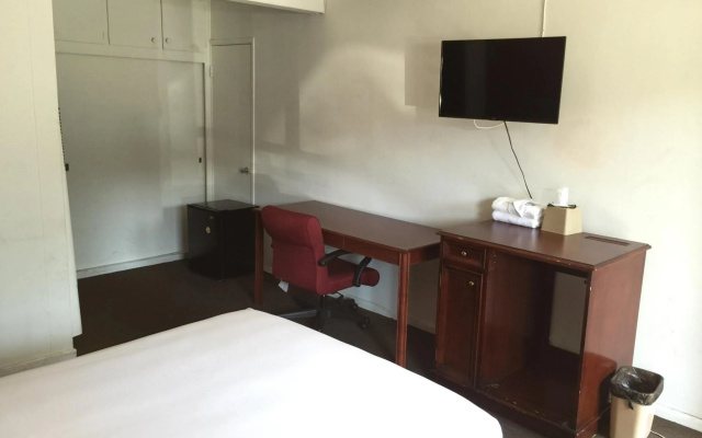 photo 3 of Holiday Lodge