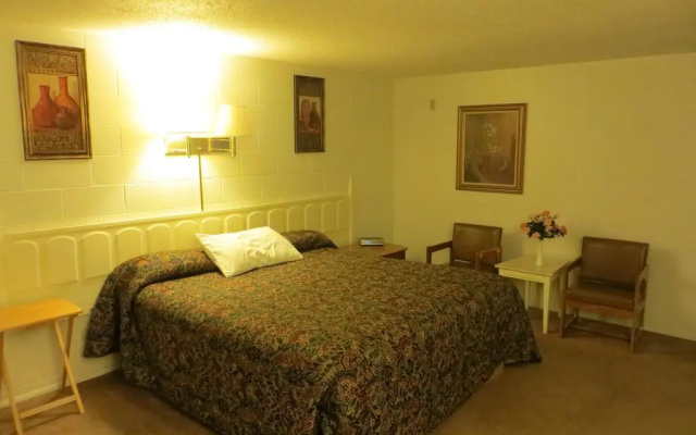 photo 4 of Holiday Lodge