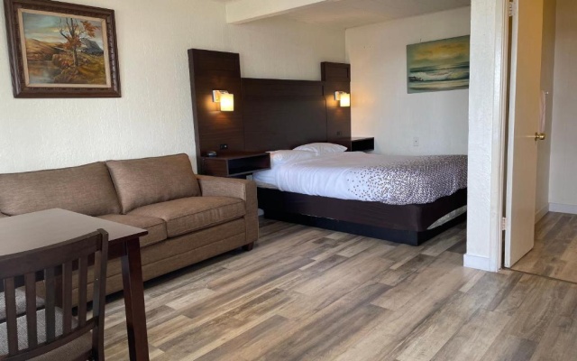 photo 4 of Holiday Motel