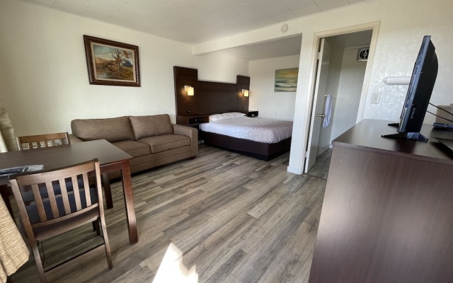 photo 5 of Holiday Motel